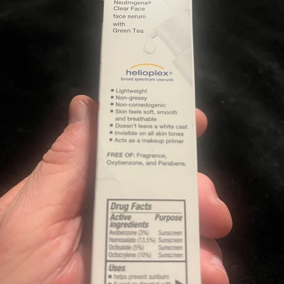 Neutrogena Clear Face Face Serum Sunscreen SPF 60+ with Green Tea 1.7 FL OZ - Picture 2 of 6